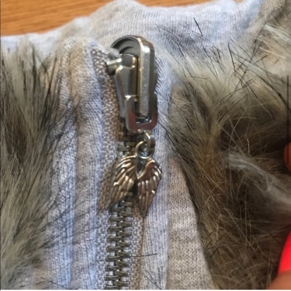 🔥 Gorgeous Victoria Secret reversible fur vest!🔥 - Picture 3 of 7